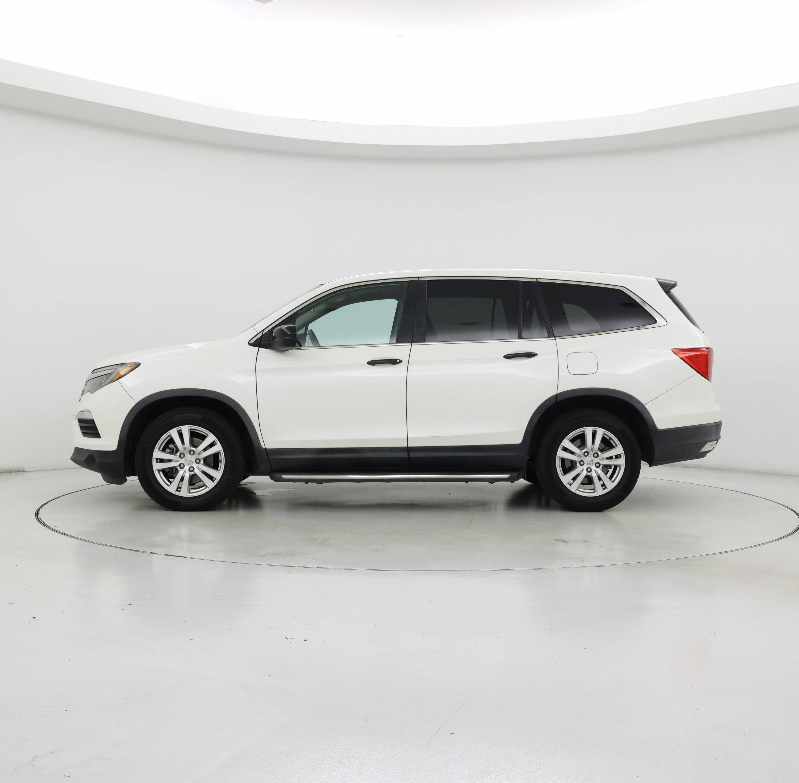 Thumbnail: 2017 Honda Pilot - 3