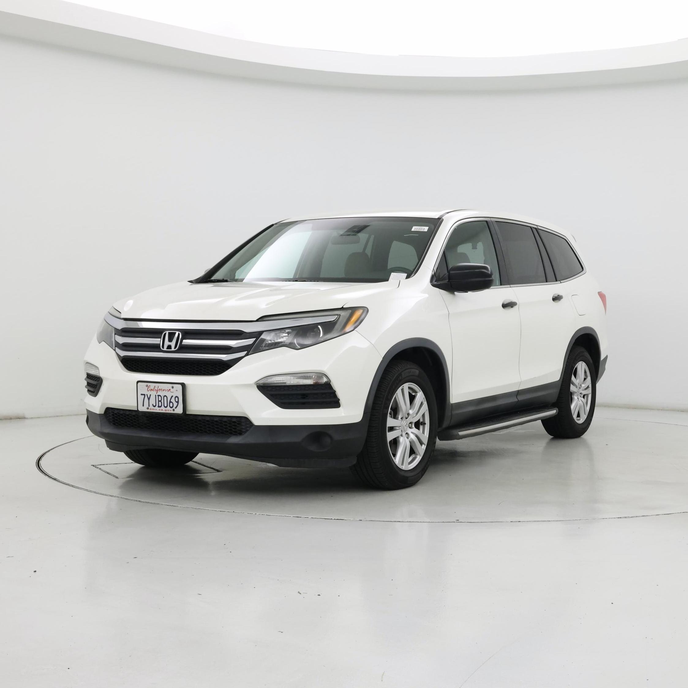 Thumbnail: 2017 Honda Pilot - 4