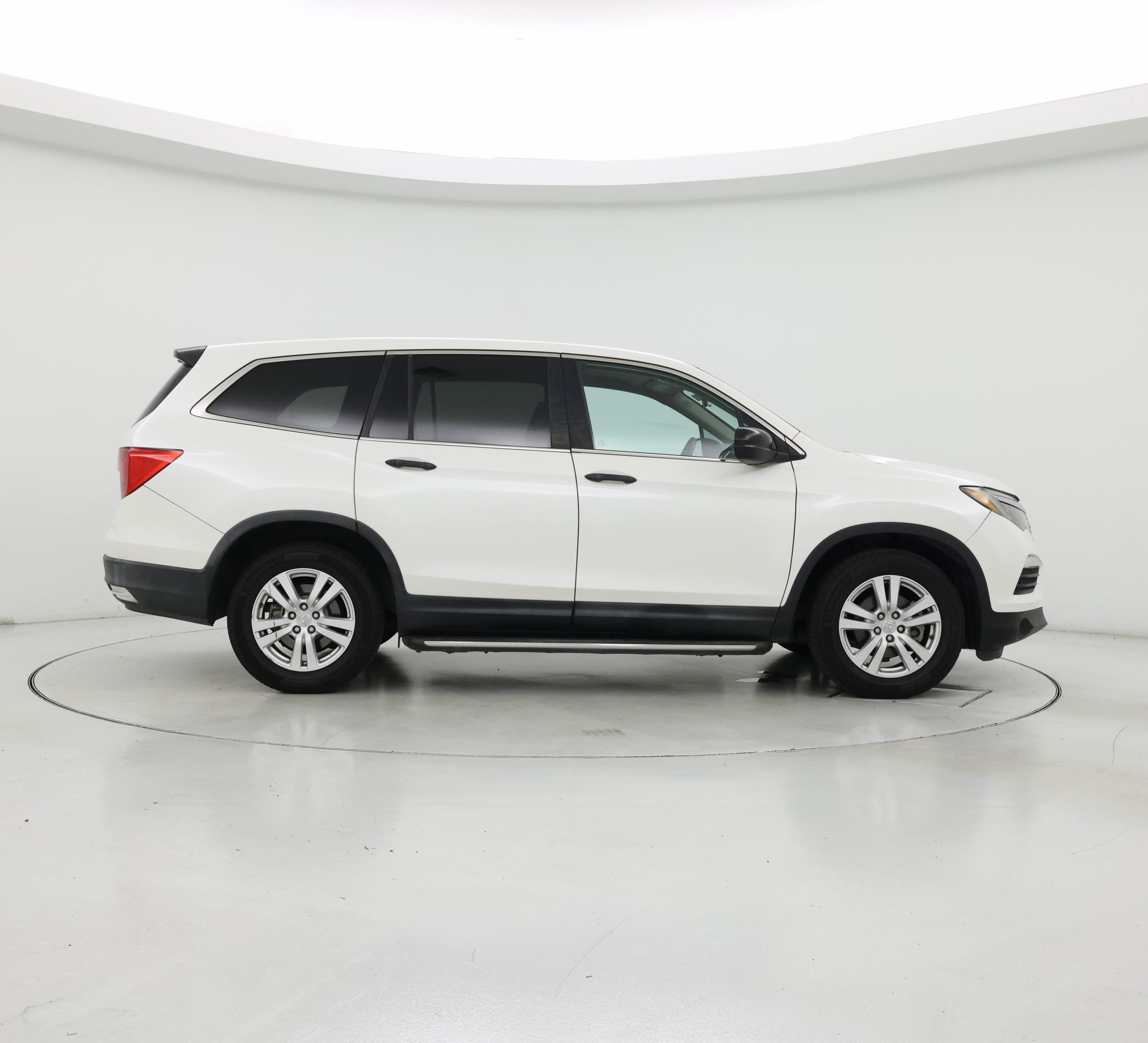 Thumbnail: 2017 Honda Pilot - 7