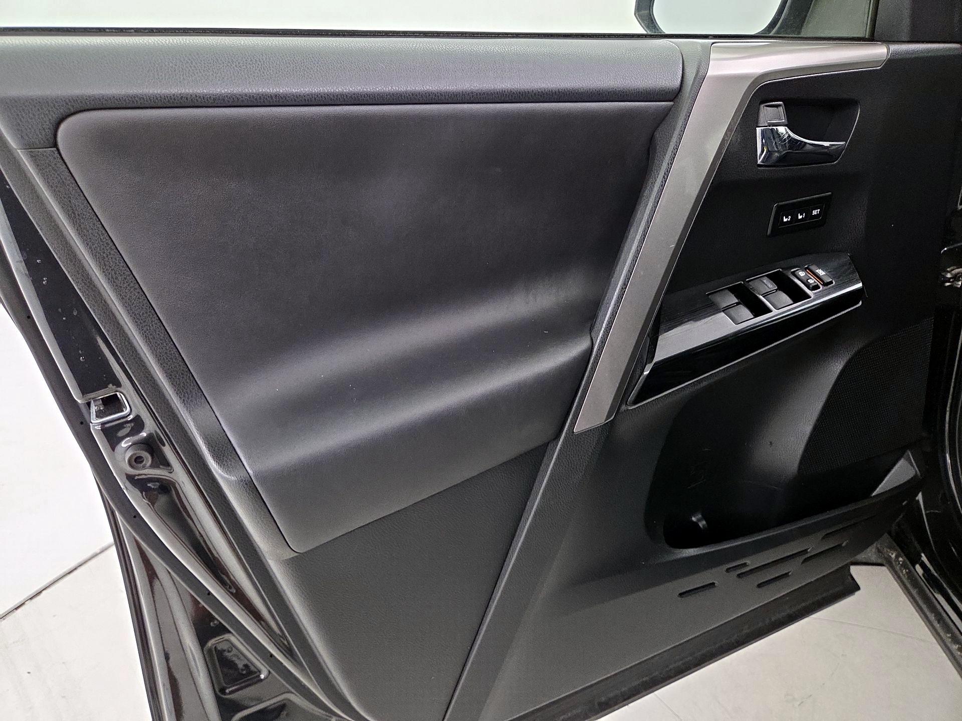 Thumbnail: 2016 Toyota RAV4 - 12