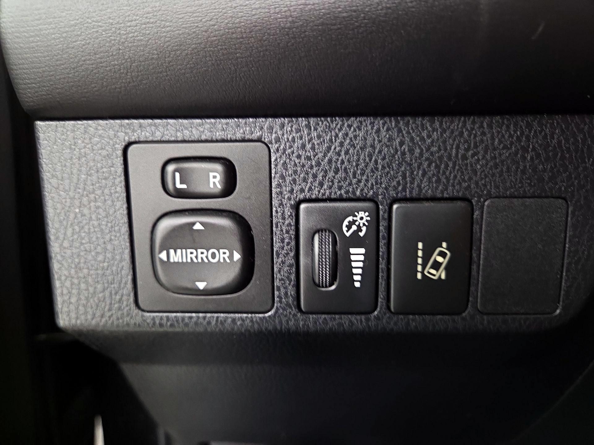 Thumbnail: 2016 Toyota RAV4 - 13
