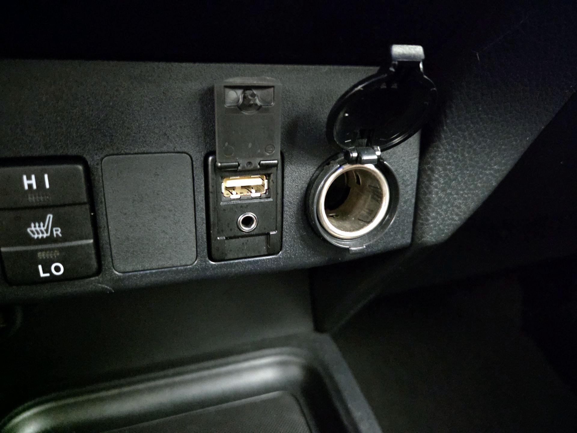 Thumbnail: 2016 Toyota RAV4 - 19