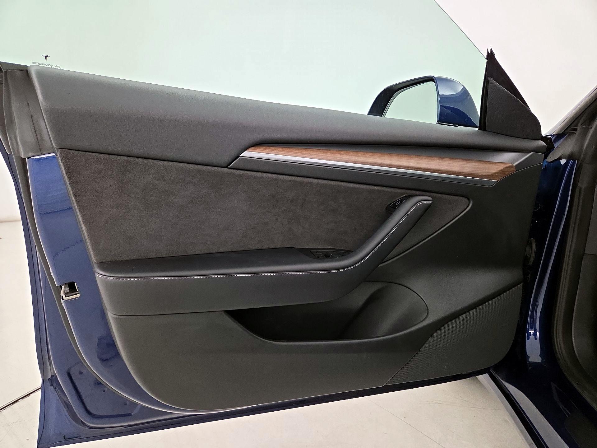 Thumbnail: 2023 Tesla Model 3 - 12