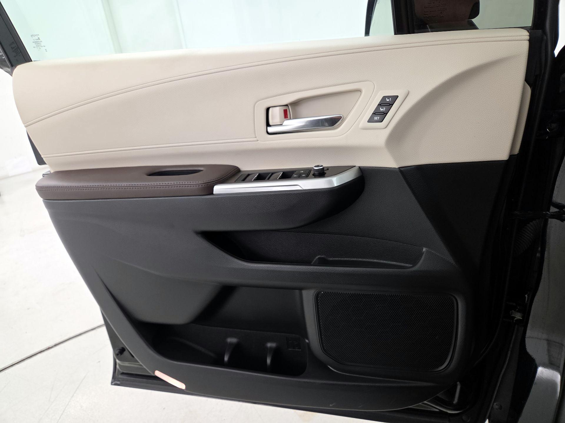 Thumbnail: 2024 Toyota Sienna - 12