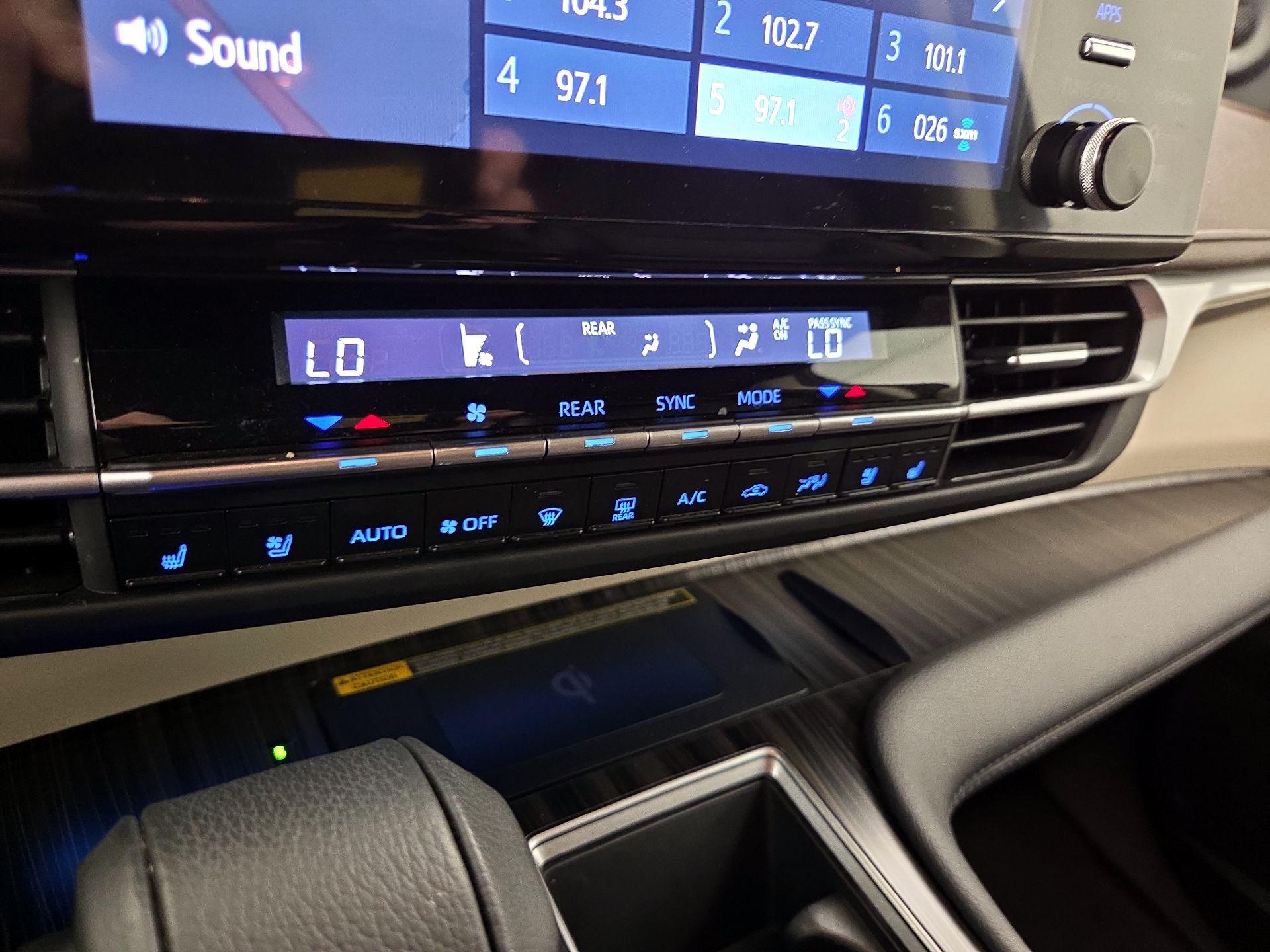 Thumbnail: 2024 Toyota Sienna - 17