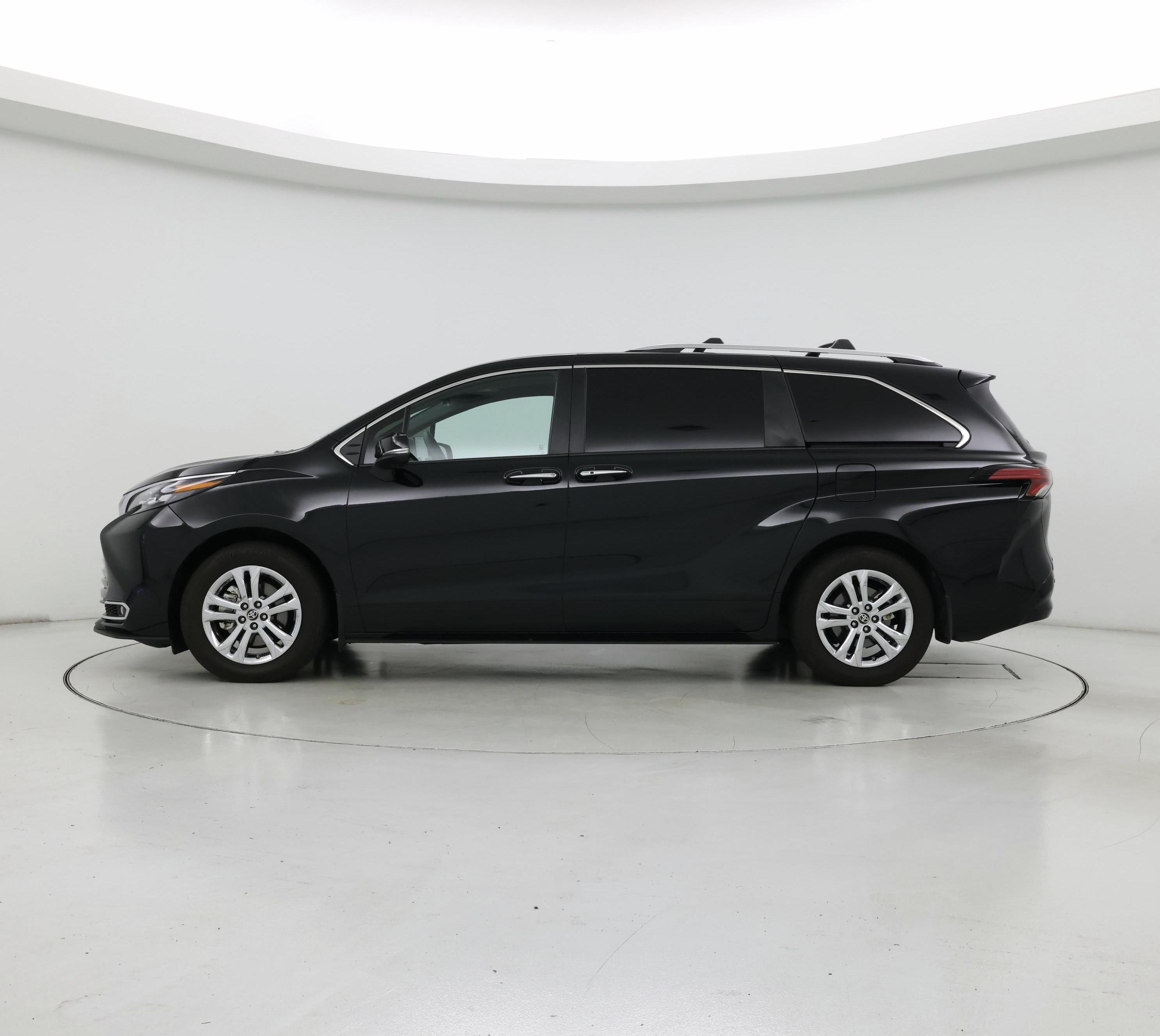 Thumbnail: 2024 Toyota Sienna - 3