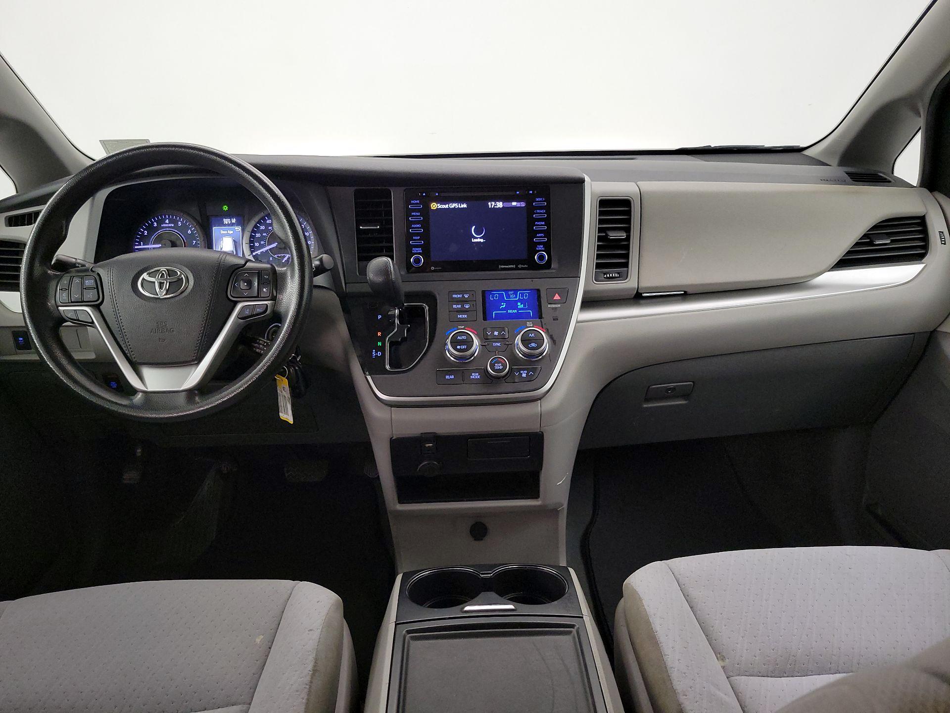Thumbnail: 2020 Toyota Sienna - 9