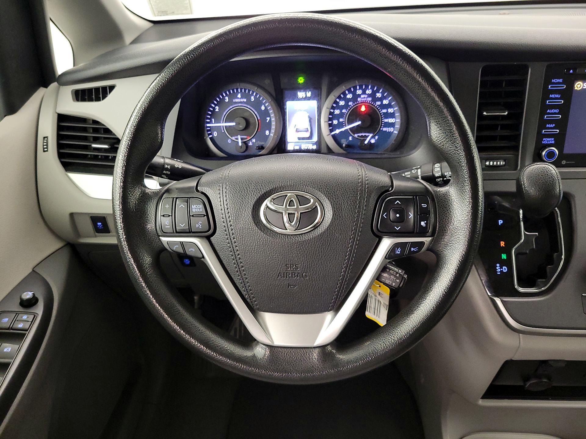 Thumbnail: 2020 Toyota Sienna - 10