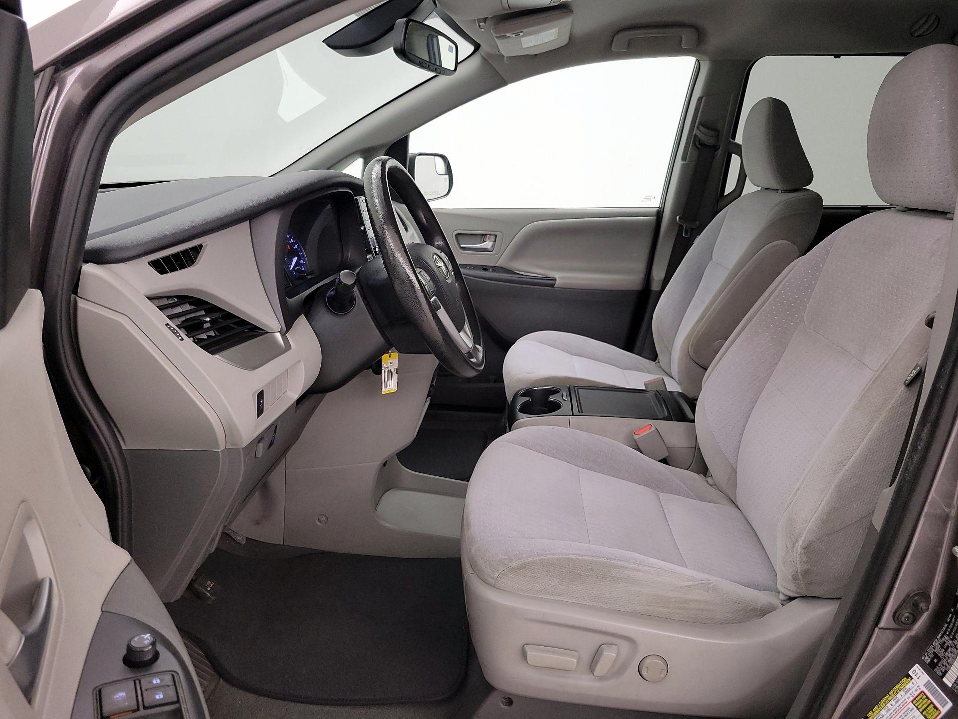 Thumbnail: 2020 Toyota Sienna - 11