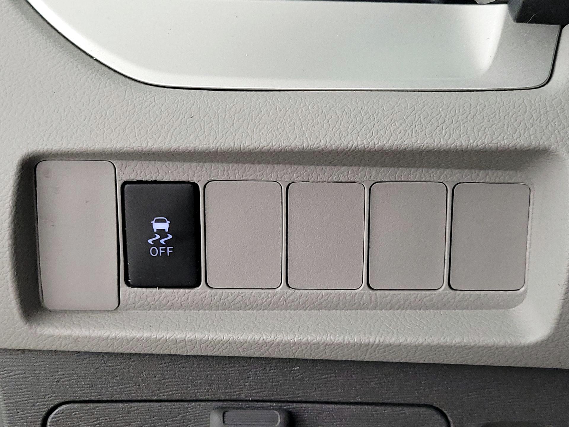 Thumbnail: 2020 Toyota Sienna - 13