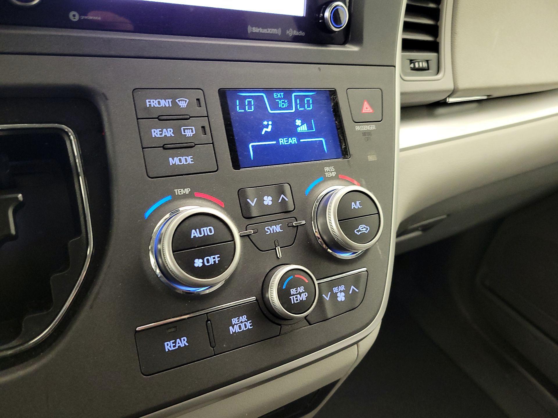 Thumbnail: 2020 Toyota Sienna - 16