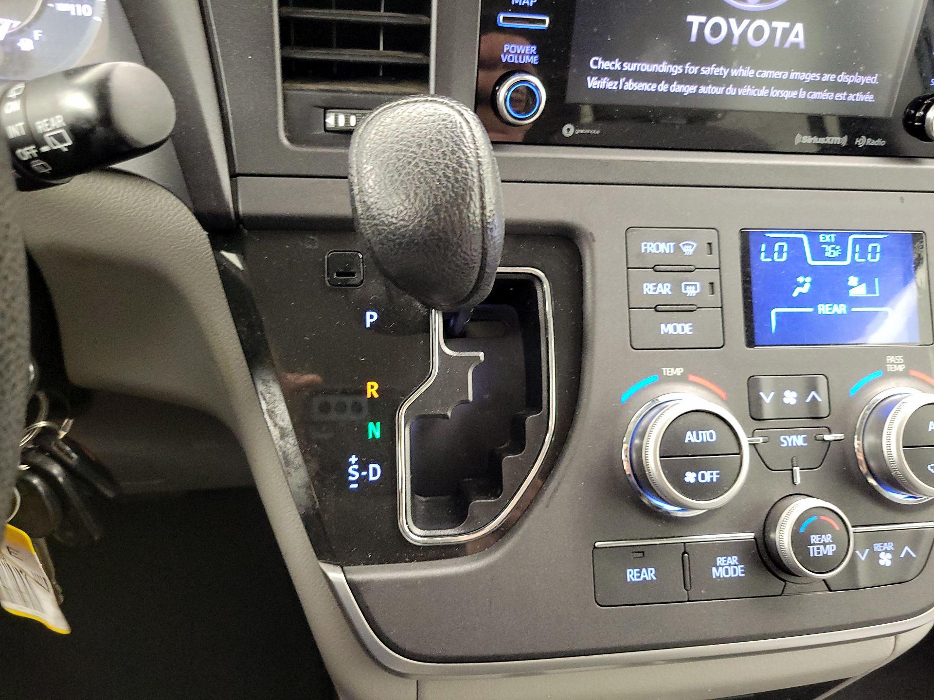 Thumbnail: 2020 Toyota Sienna - 17