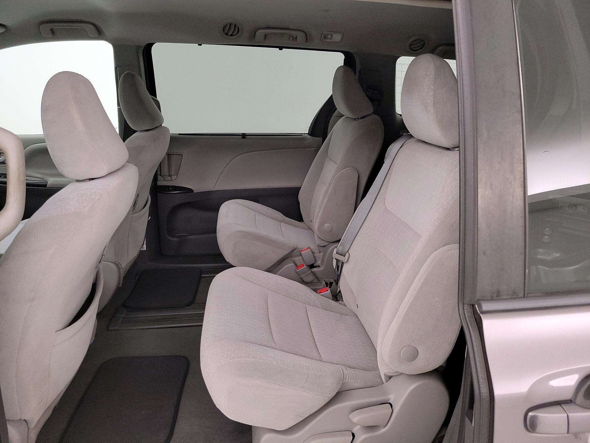 Thumbnail: 2020 Toyota Sienna - 19