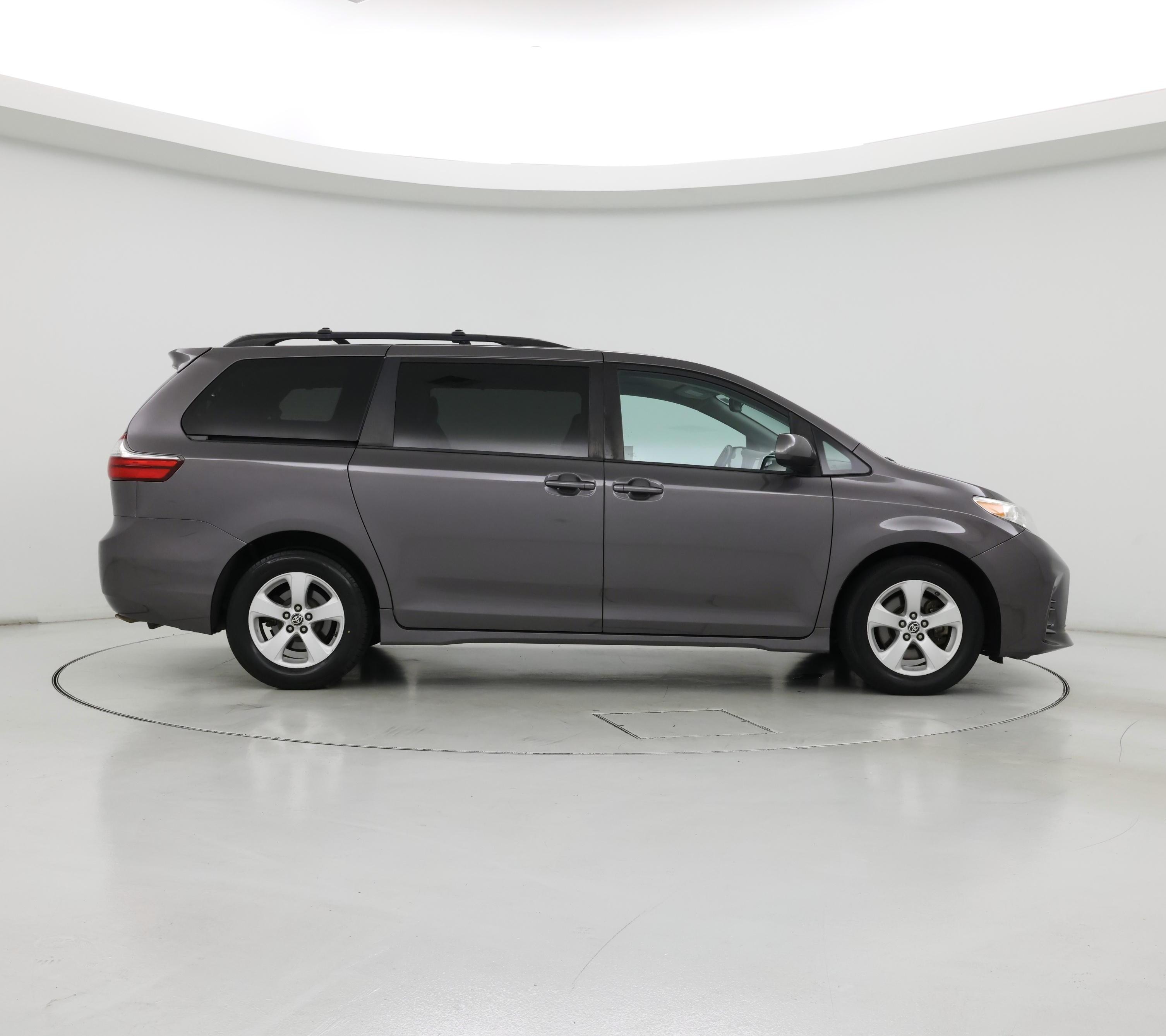 Thumbnail: 2020 Toyota Sienna - 7