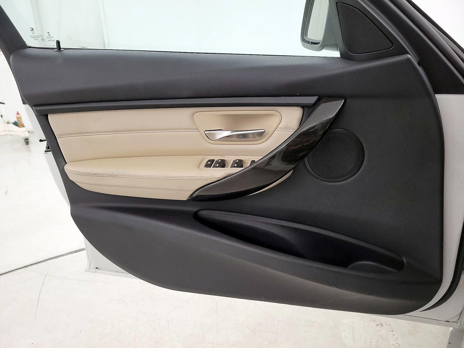 Thumbnail: 2015 BMW 3 Series - 12