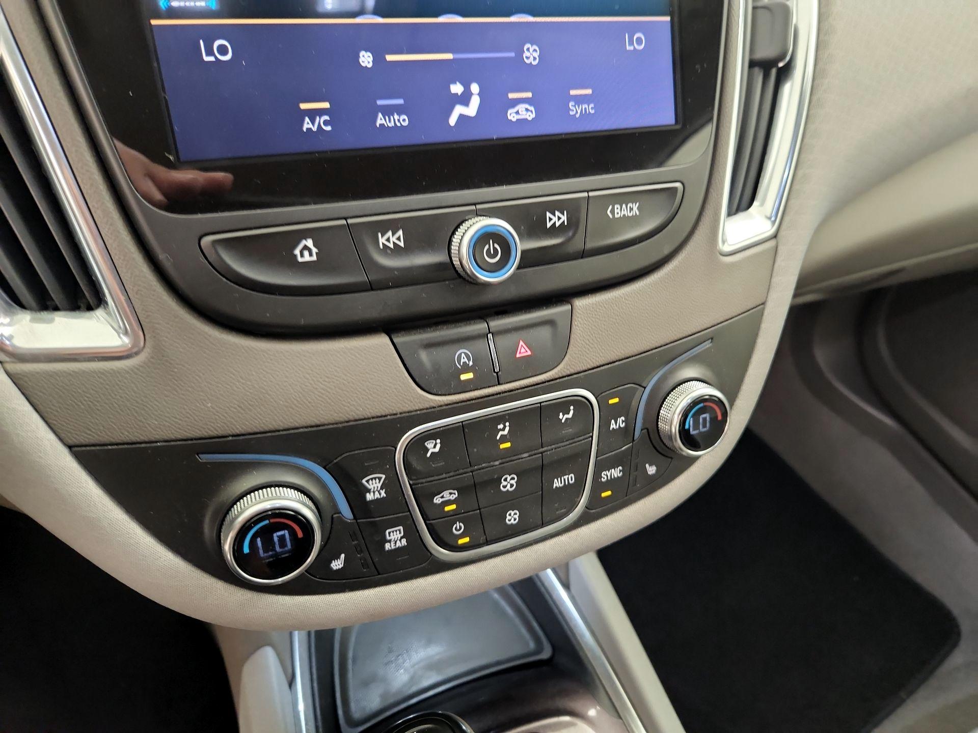 Thumbnail: 2020 Chevrolet Malibu - 16