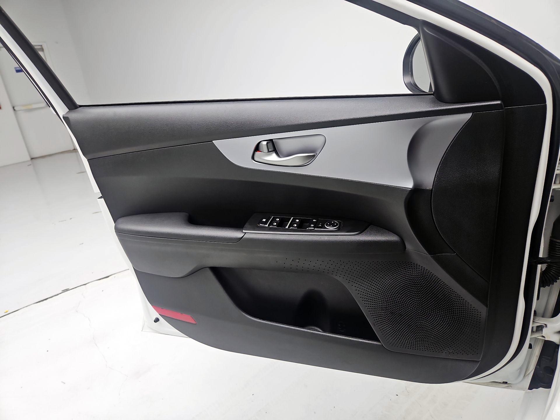 Thumbnail: 2022 Kia Forte - 12