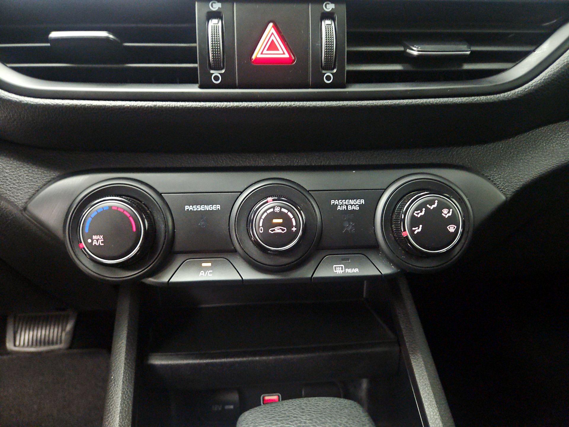 Thumbnail: 2022 Kia Forte - 16