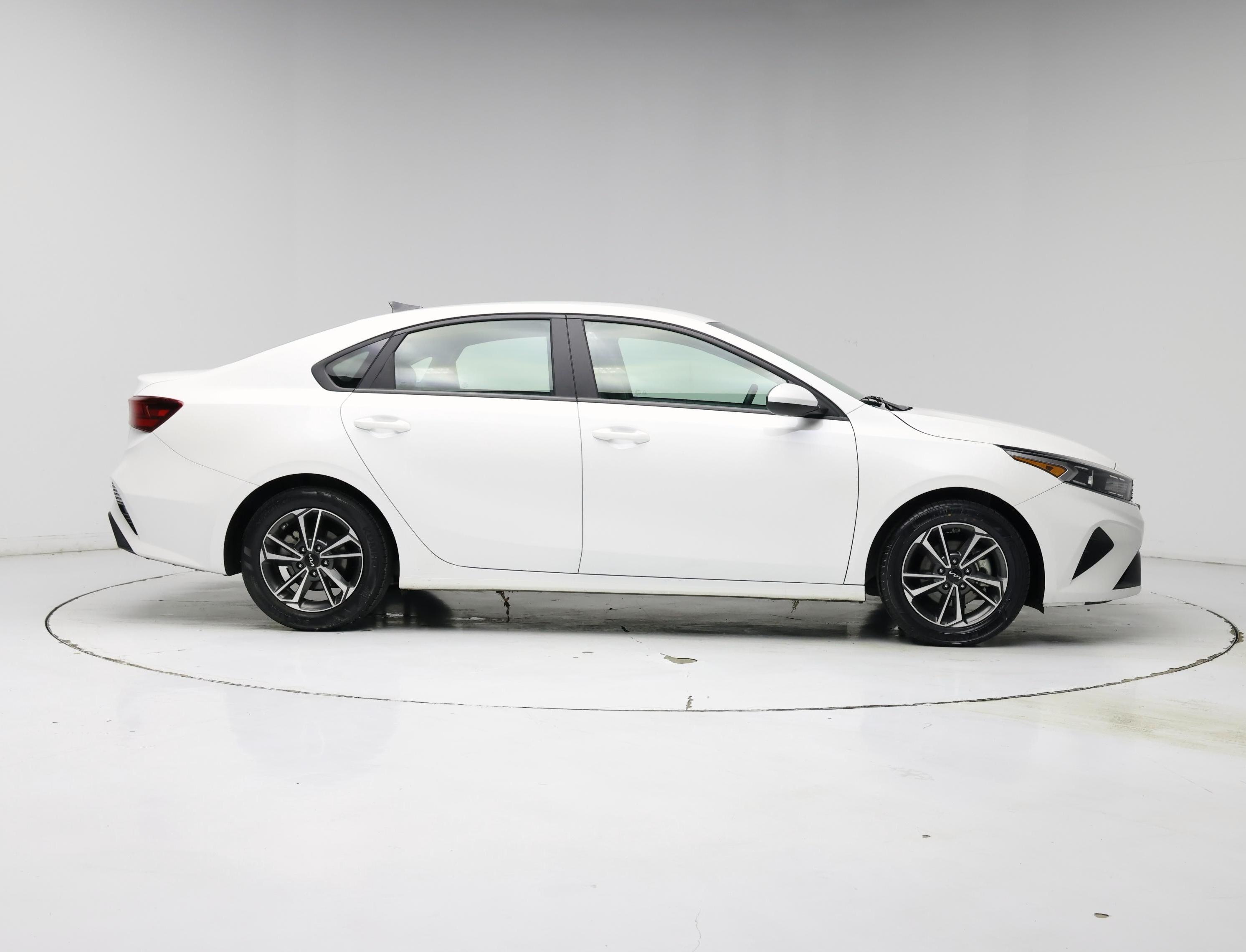 Thumbnail: 2022 Kia Forte - 7