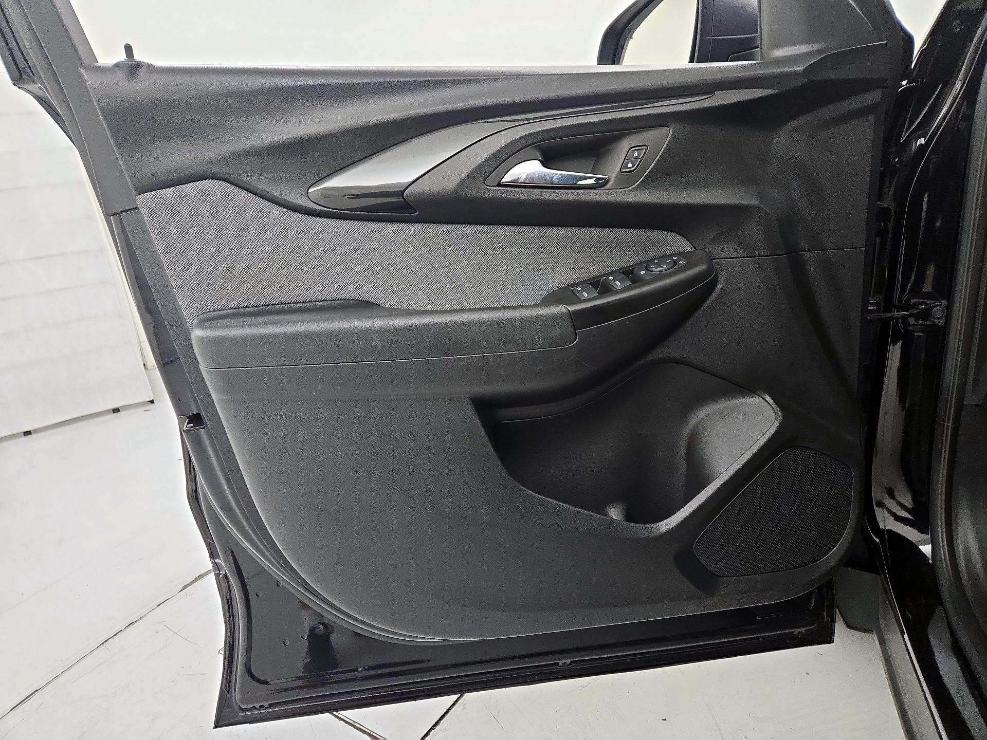 Thumbnail: 2023 Chevrolet TrailBlazer - 12