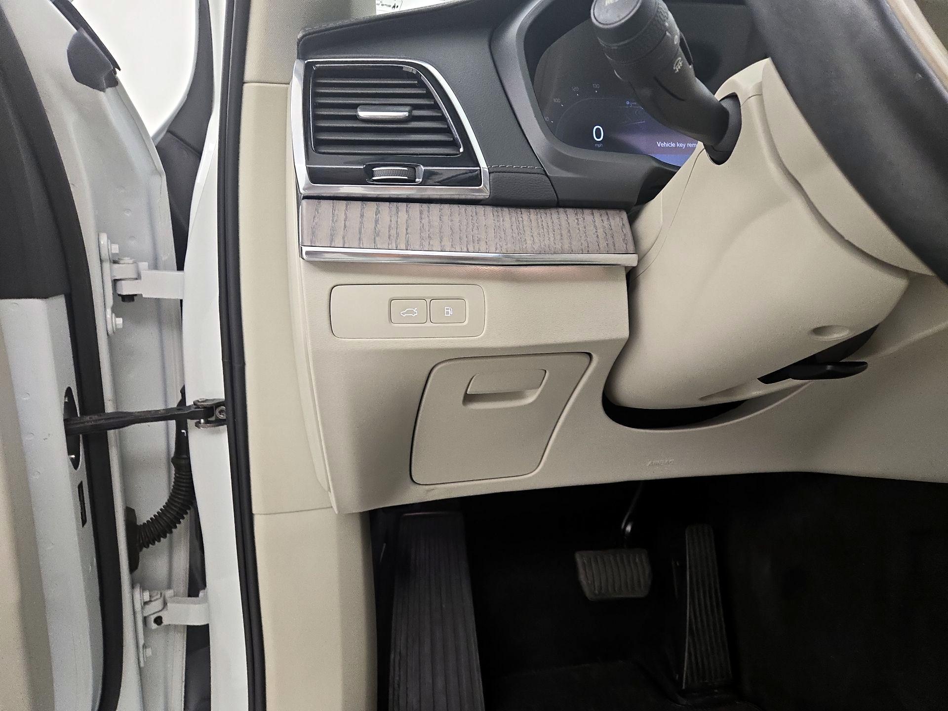 Thumbnail: 2023 Volvo XC90 - 13