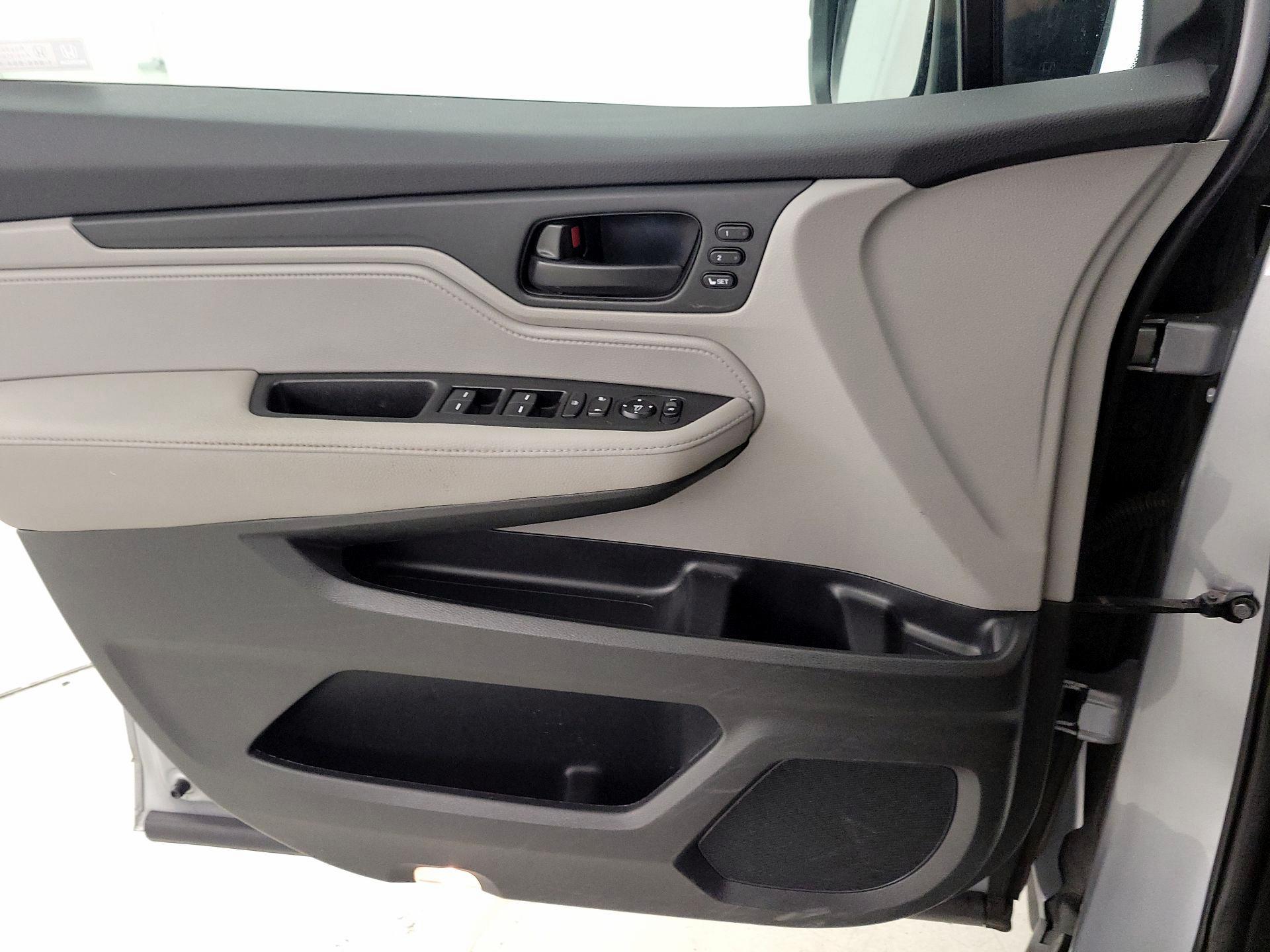Thumbnail: 2023 Honda Odyssey - 12