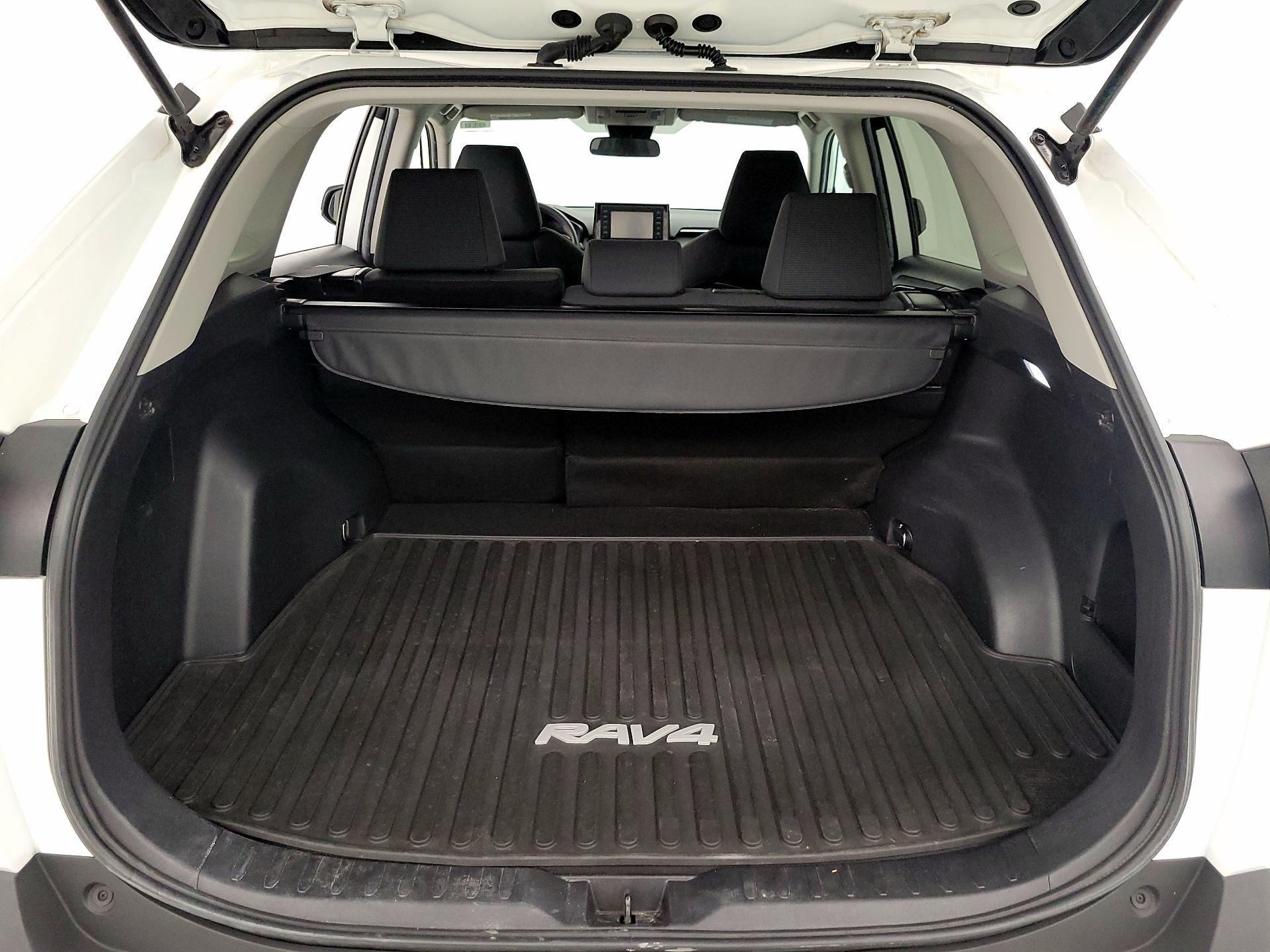 Thumbnail: 2022 Toyota RAV4 - 20