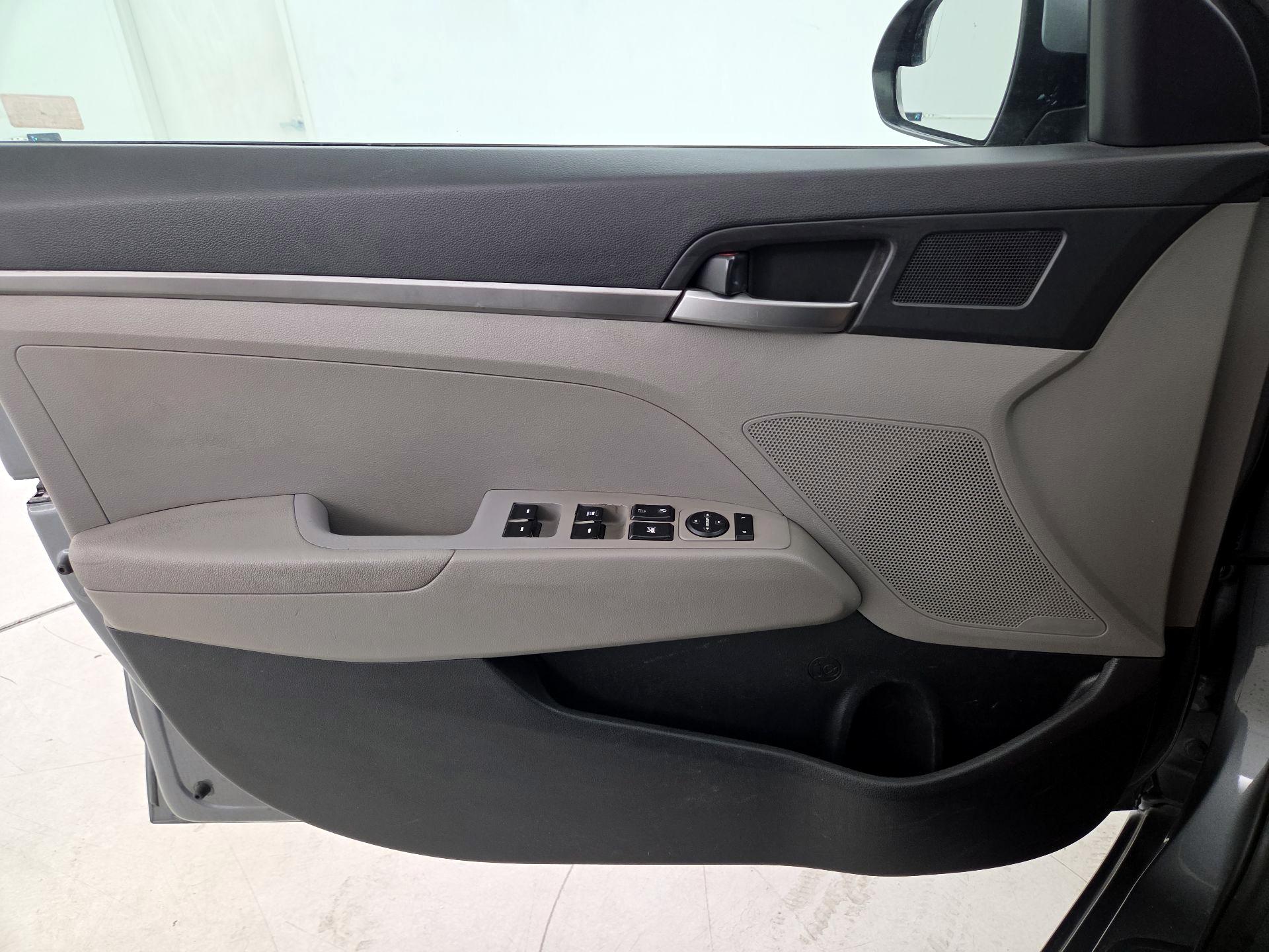 Thumbnail: 2017 Hyundai Elantra - 12