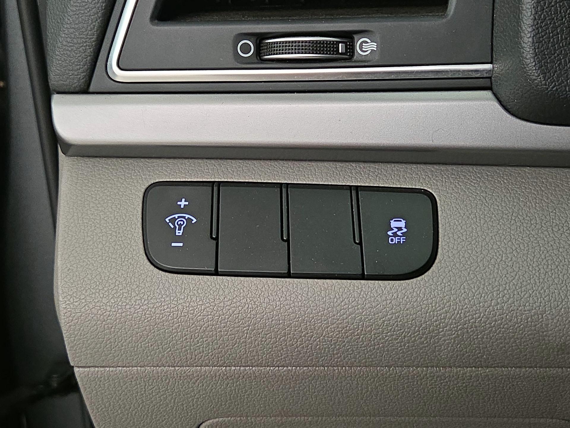 Thumbnail: 2017 Hyundai Elantra - 13