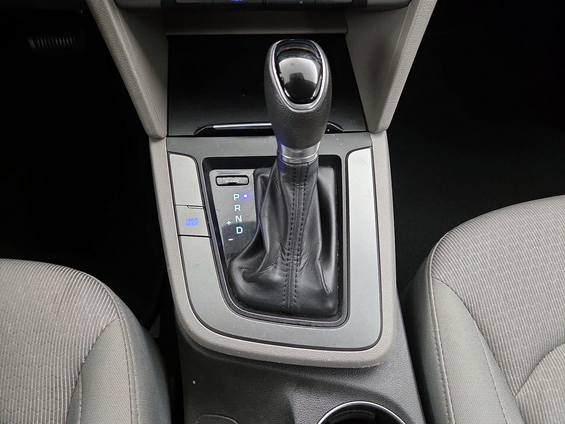 Thumbnail: 2017 Hyundai Elantra - 16