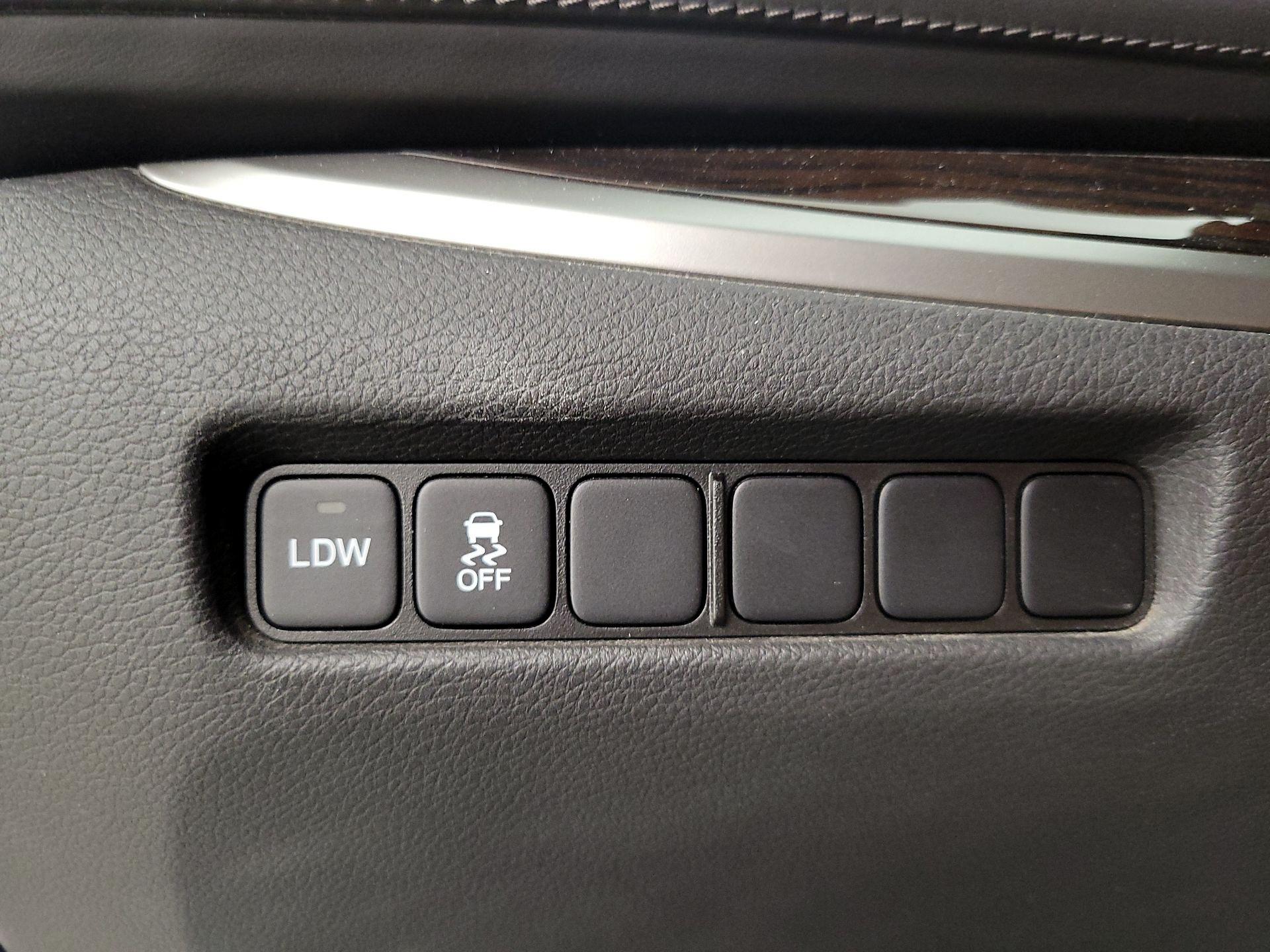 Thumbnail: 2015 Acura RLX - 13