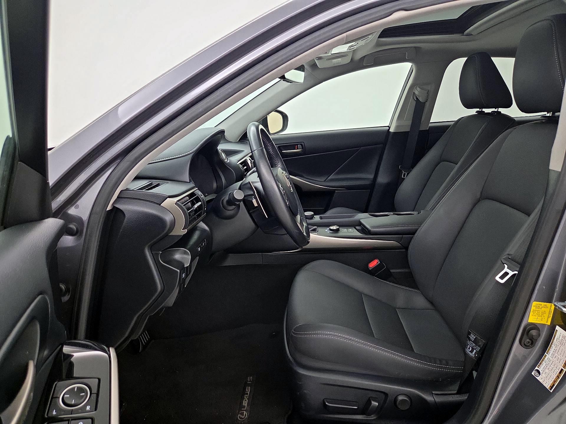 Thumbnail: 2019 Lexus IS - 11