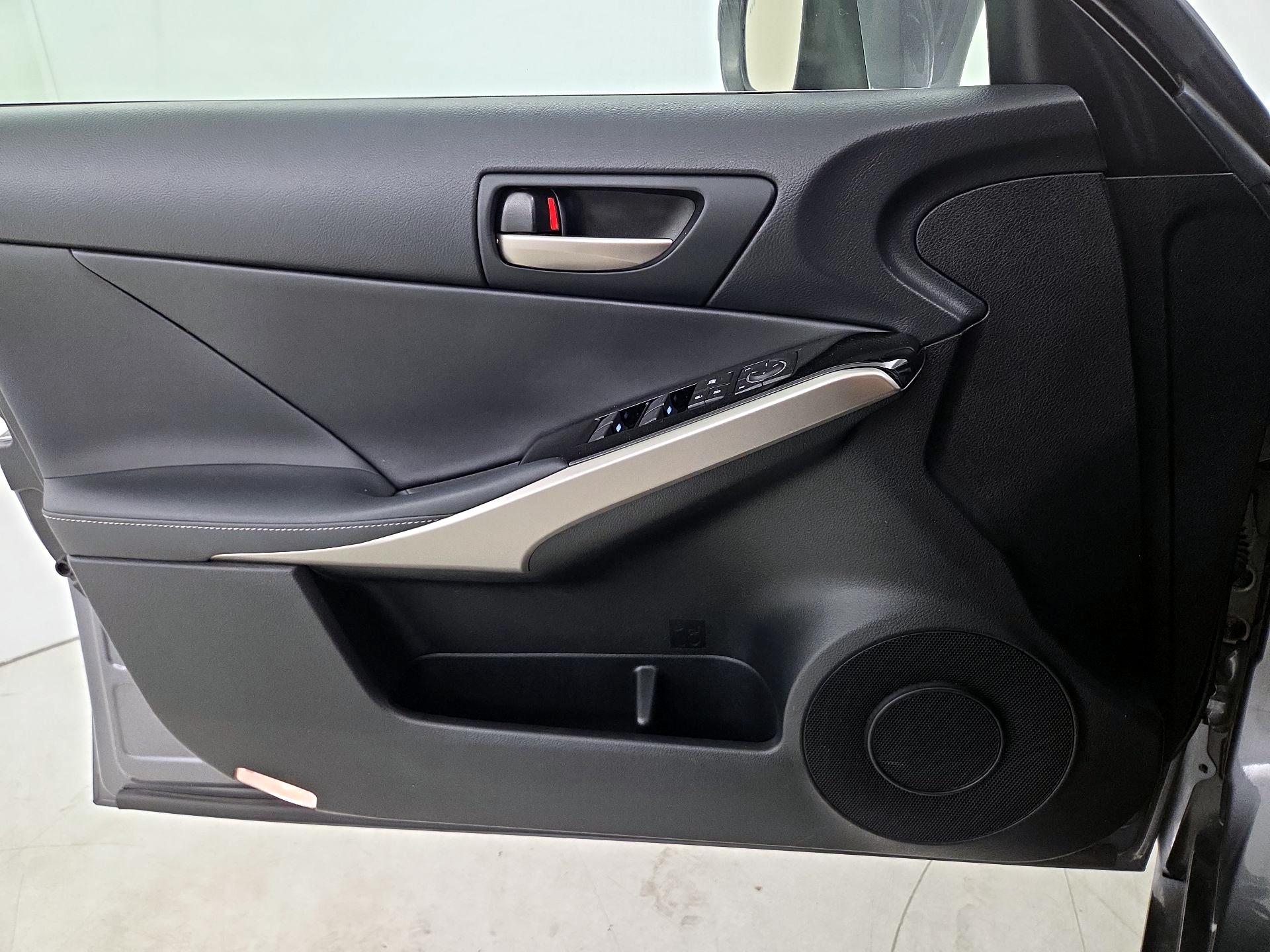 Thumbnail: 2019 Lexus IS - 12