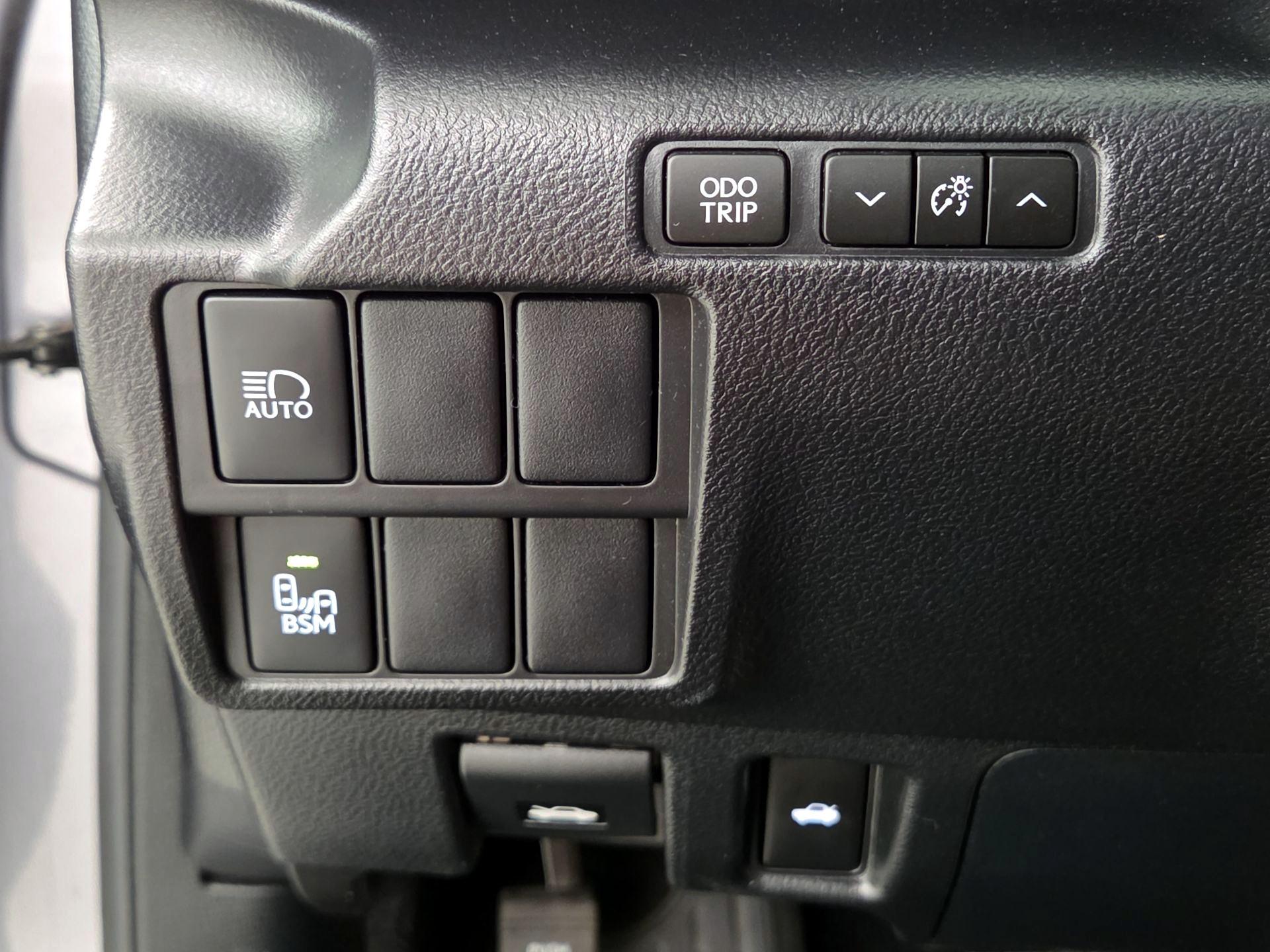 Thumbnail: 2019 Lexus IS - 13