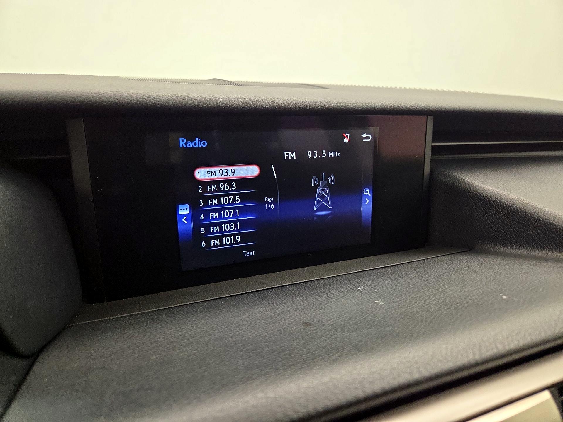 Thumbnail: 2019 Lexus IS - 15