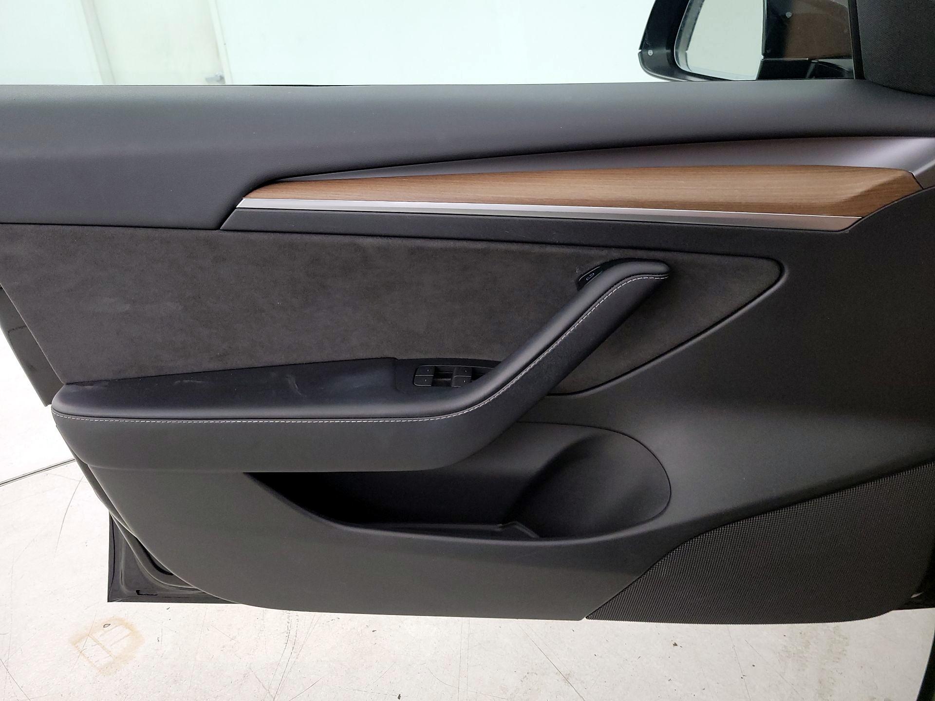 Thumbnail: 2023 Tesla Model 3 - 12
