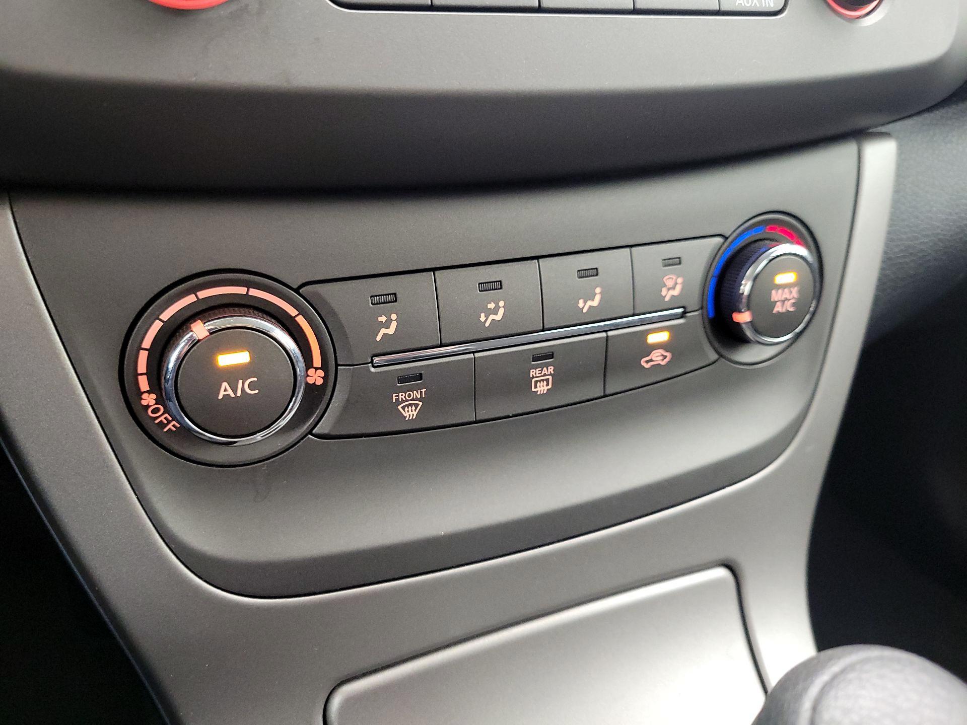 Thumbnail: 2014 Nissan Sentra - 15
