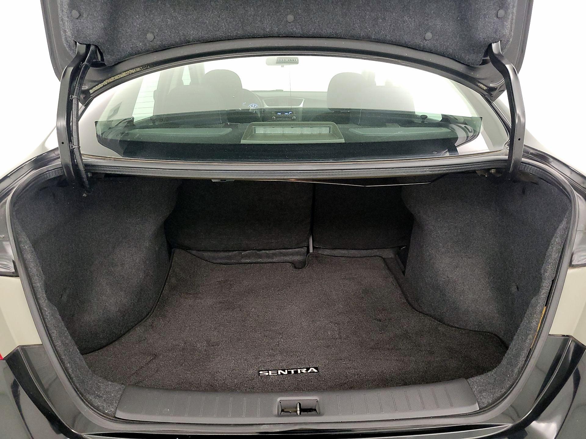 Thumbnail: 2014 Nissan Sentra - 19