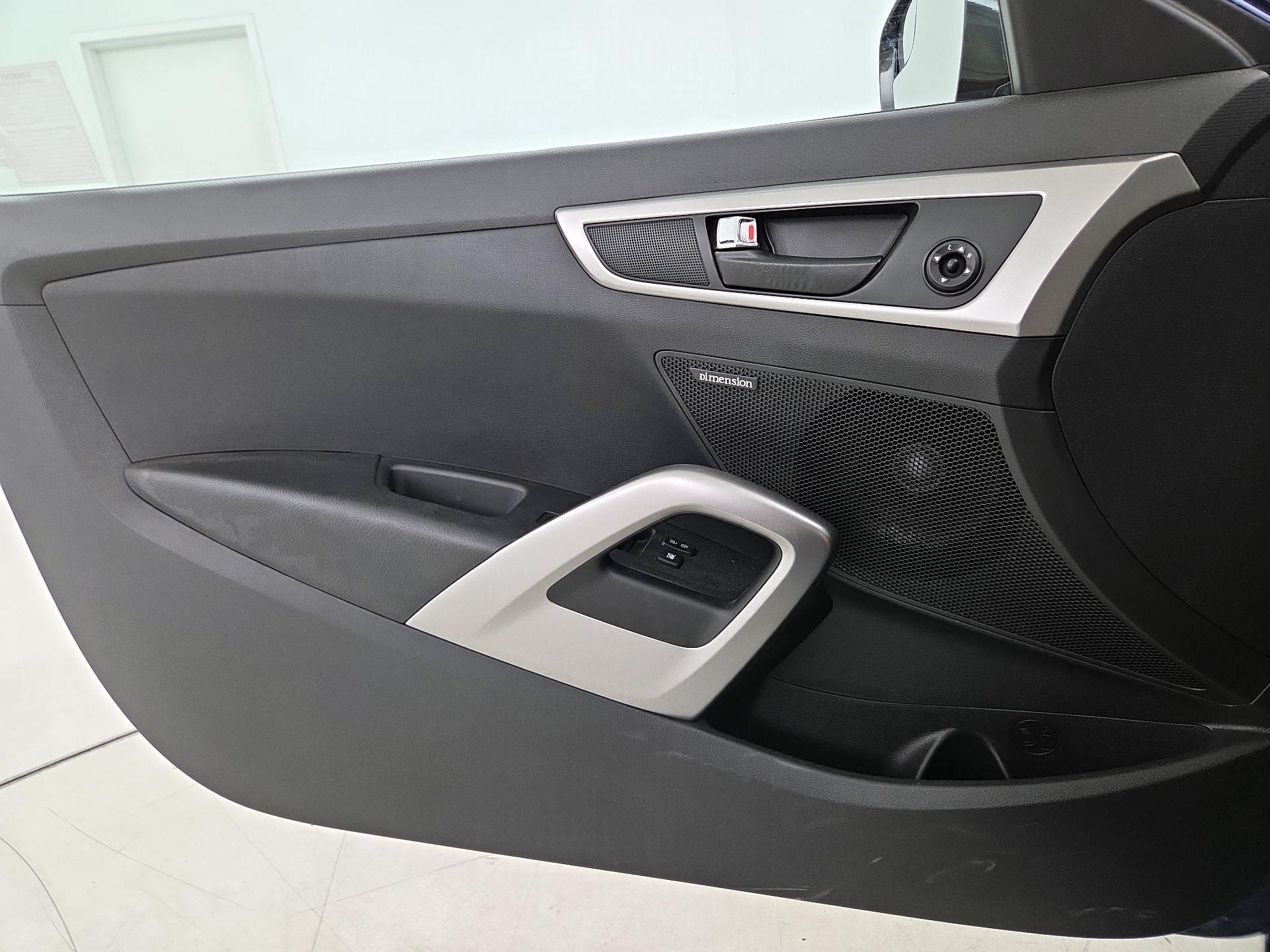 Thumbnail: 2017 Hyundai Veloster - 12