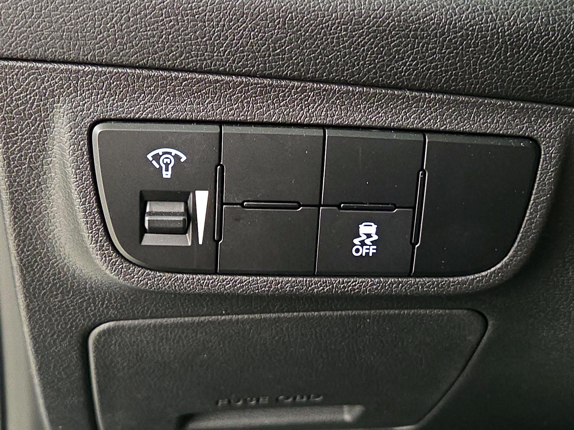 Thumbnail: 2017 Hyundai Veloster - 13