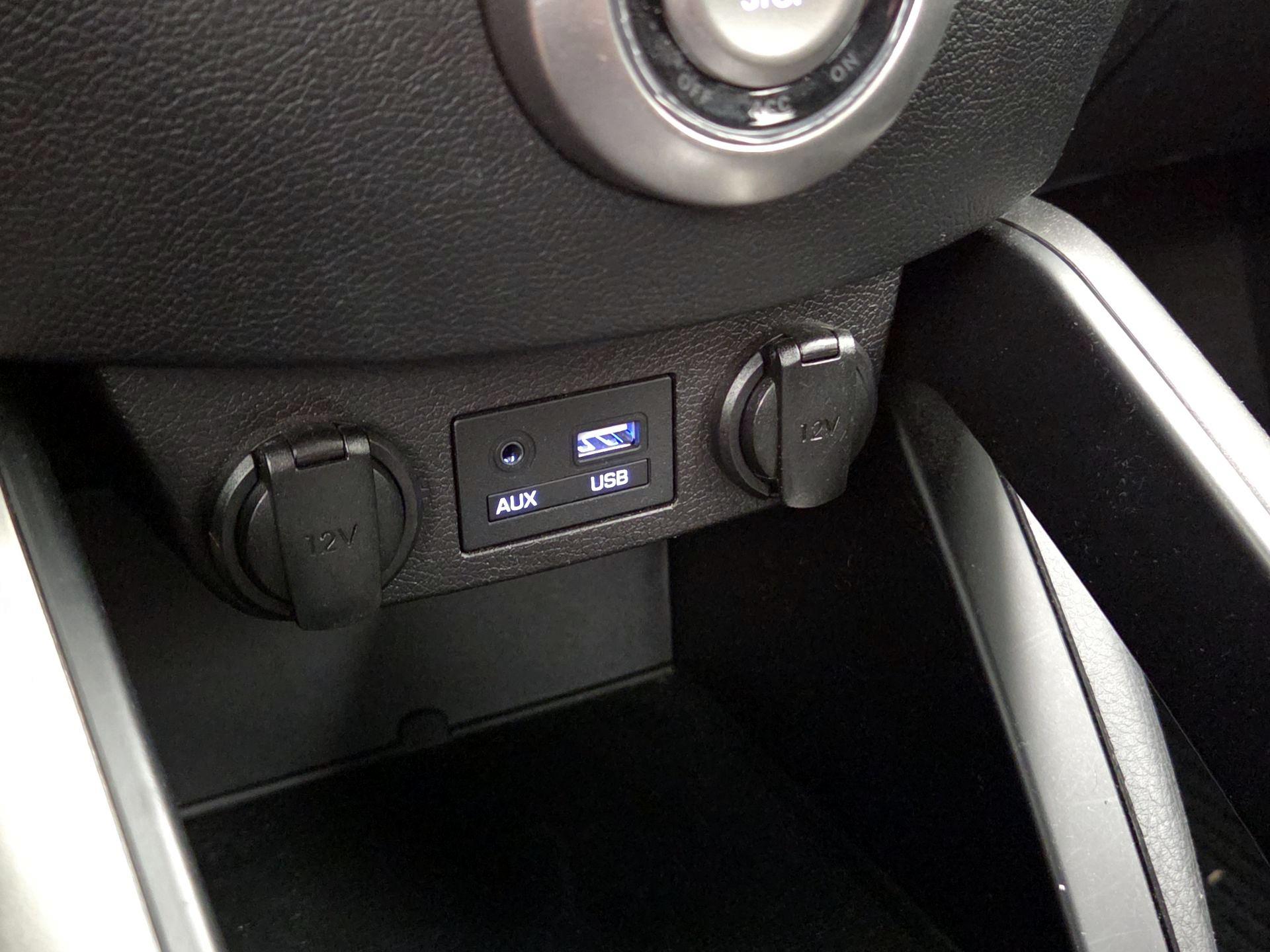 Thumbnail: 2017 Hyundai Veloster - 19