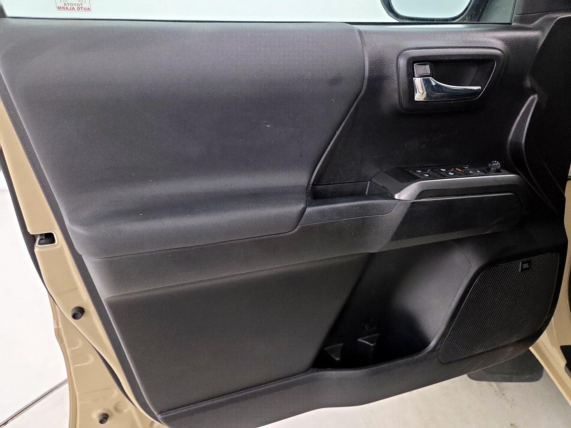 Thumbnail: 2020 Toyota Tacoma - 12