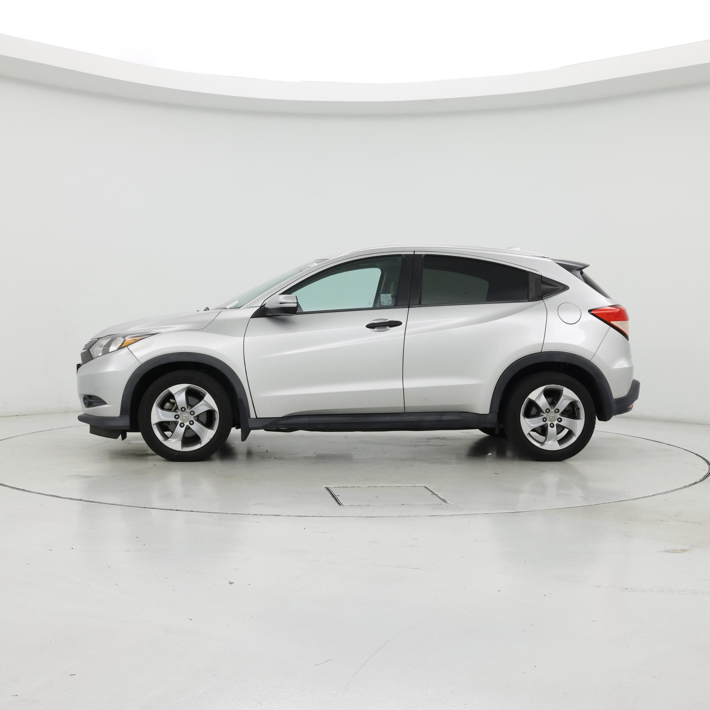 Thumbnail: 2016 Honda HR-V - 3