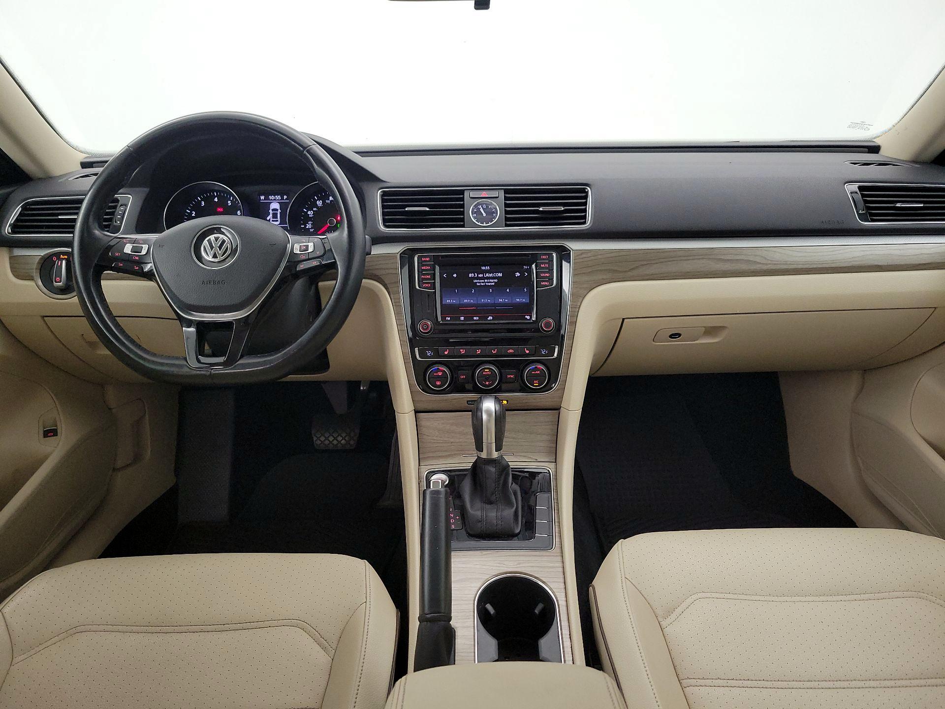 Thumbnail: 2017 Volkswagen Passat - 9