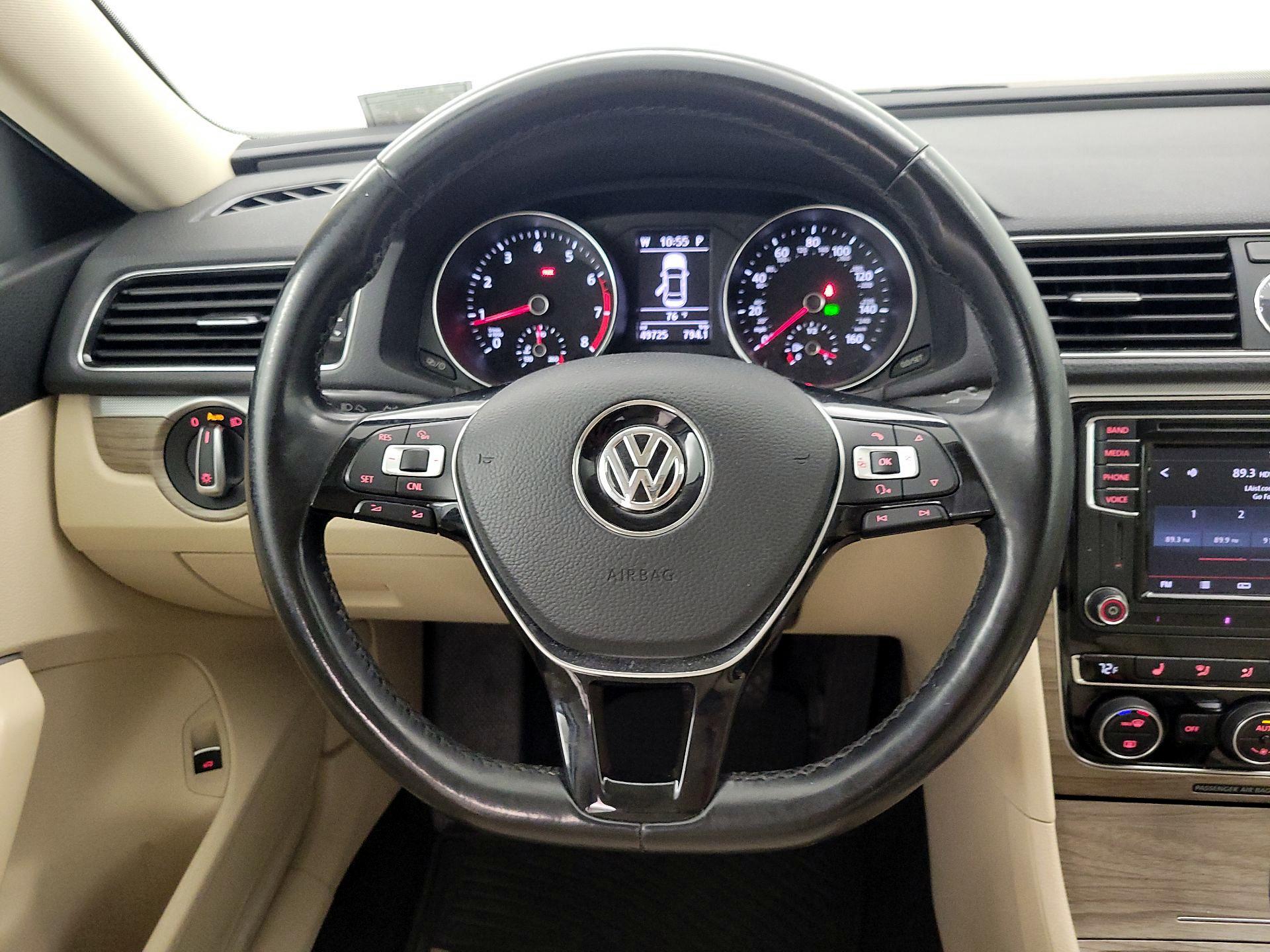 Thumbnail: 2017 Volkswagen Passat - 10