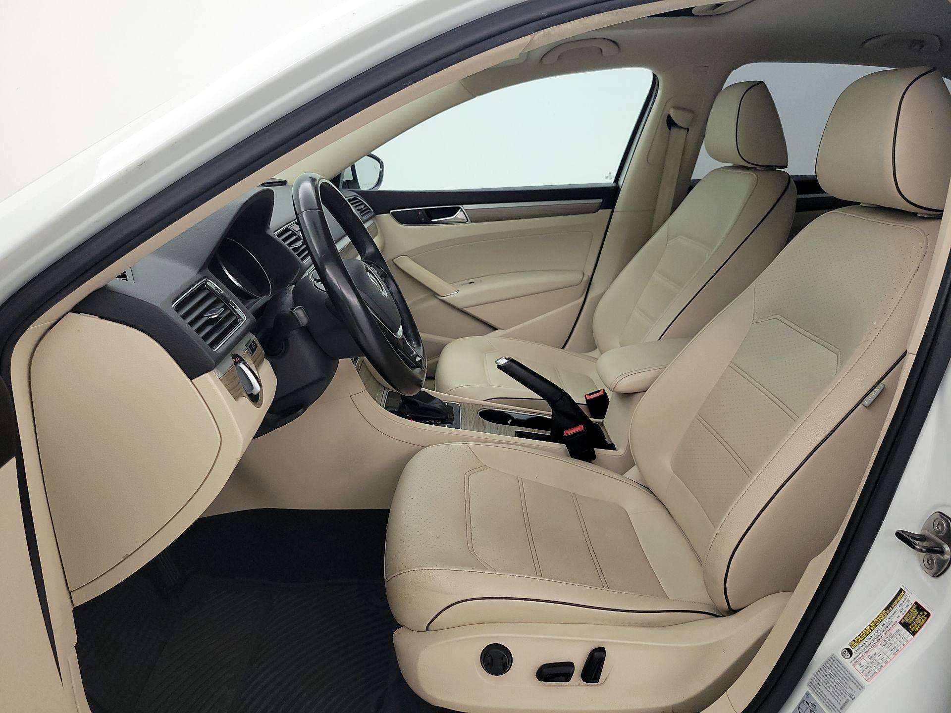 Thumbnail: 2017 Volkswagen Passat - 11