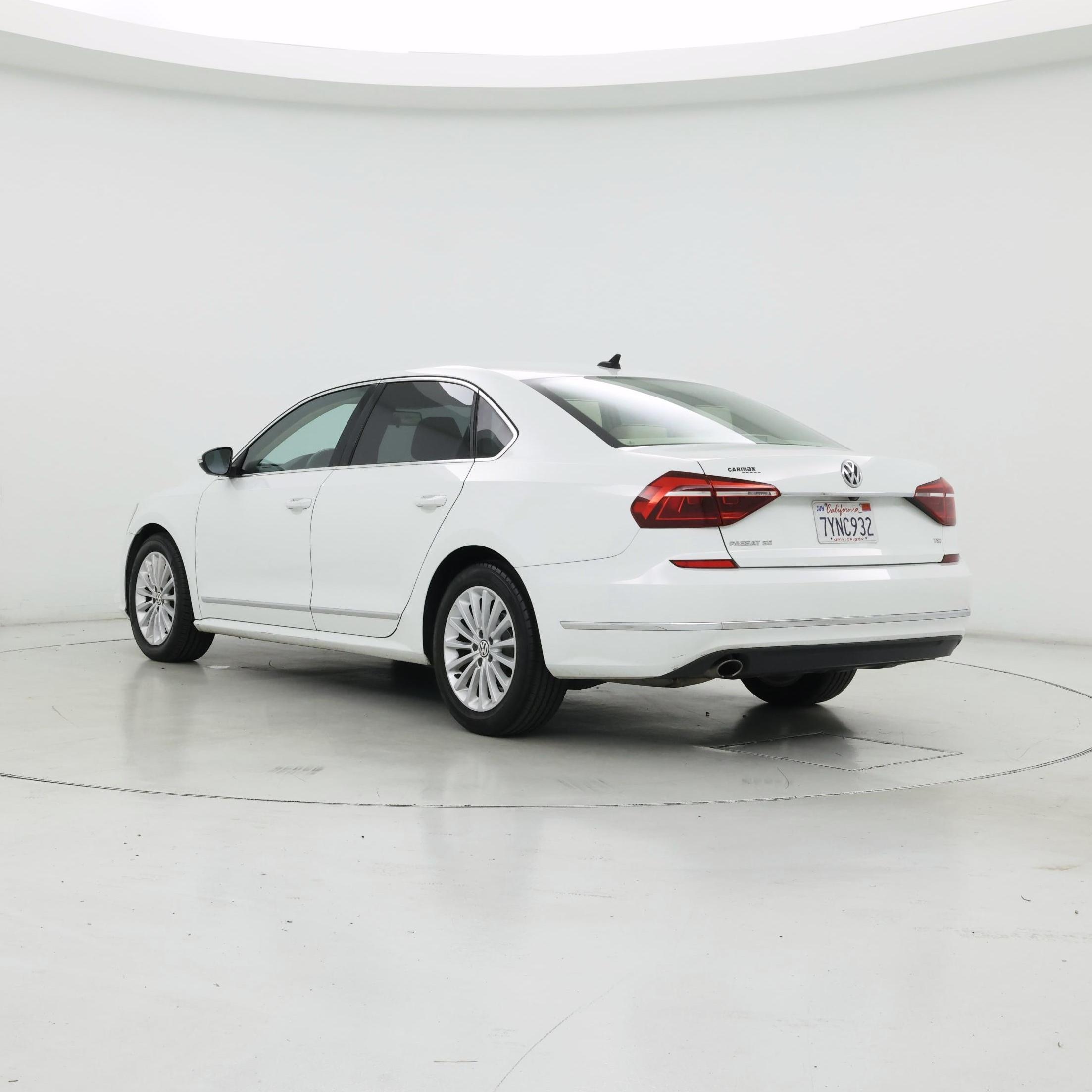 Thumbnail: 2017 Volkswagen Passat - 2
