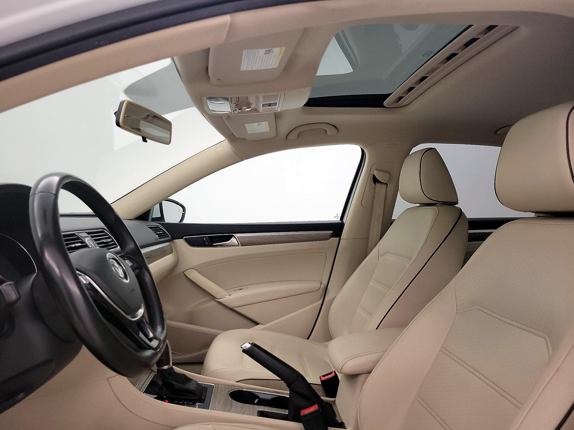 Thumbnail: 2017 Volkswagen Passat - 19