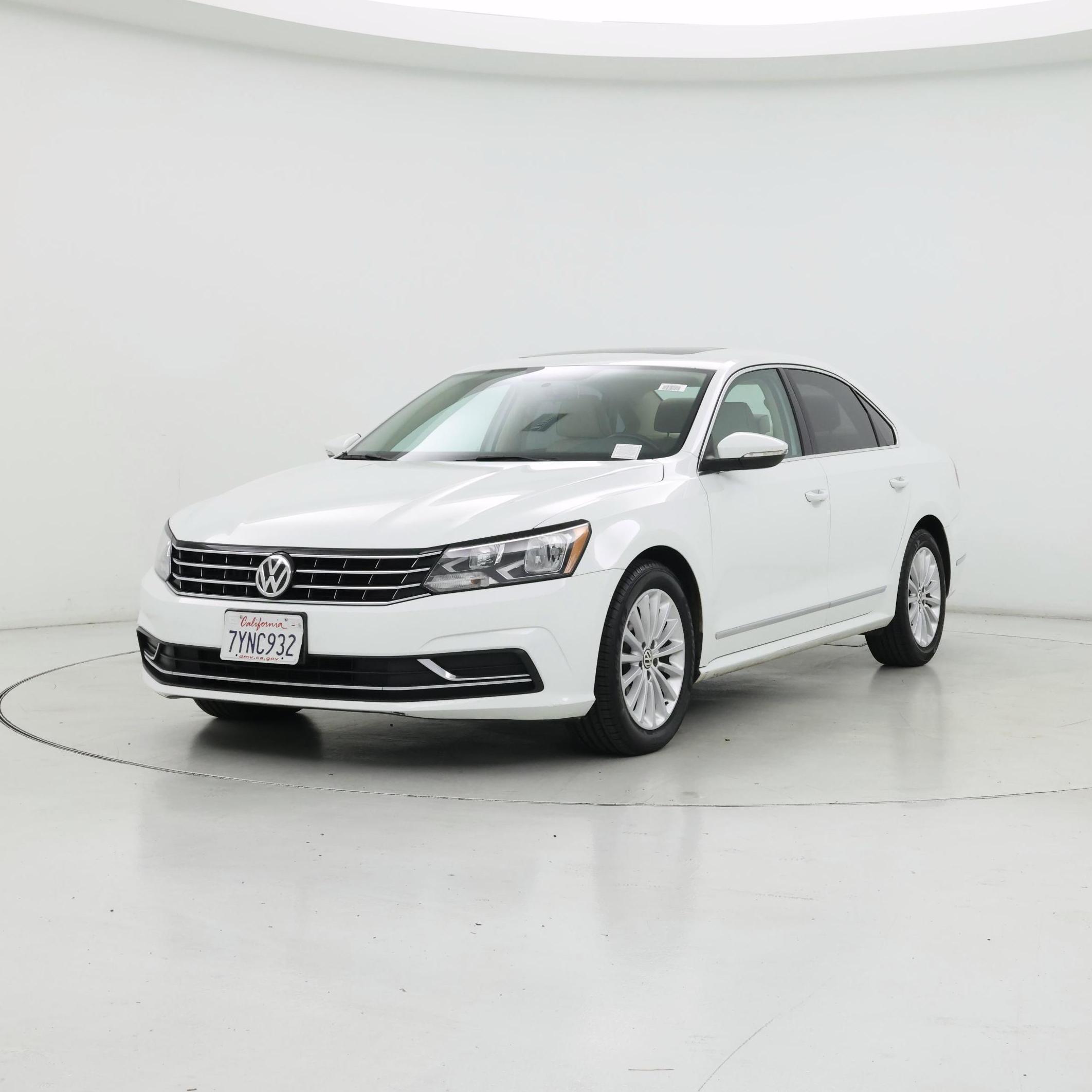 Thumbnail: 2017 Volkswagen Passat - 4