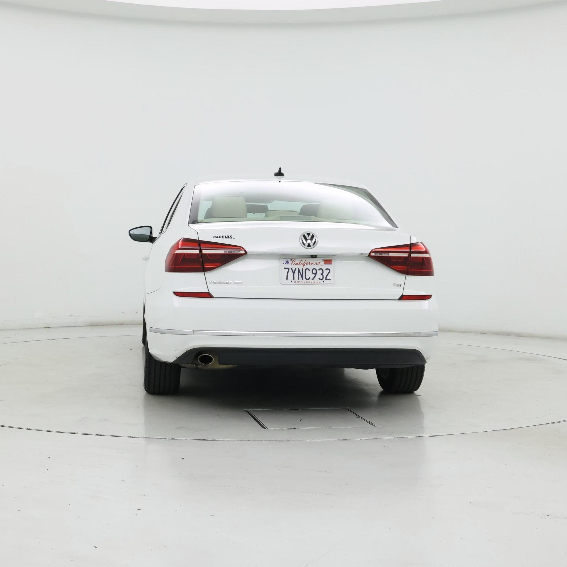Thumbnail: 2017 Volkswagen Passat - 6